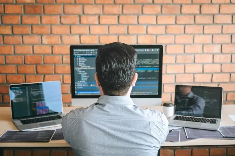 Jak zaplanować projektowanie strony internetowej z uwzględnieniem celów biznesowych i UX?